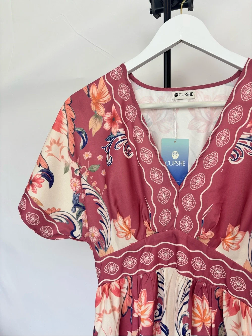 Cupshe Rose and Cream Floral V-Neck Empire Maxi Dress NWT - Picture 2 of 2